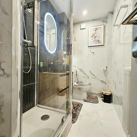 Remarkable Air-con 2-bed By Paris Apartment *